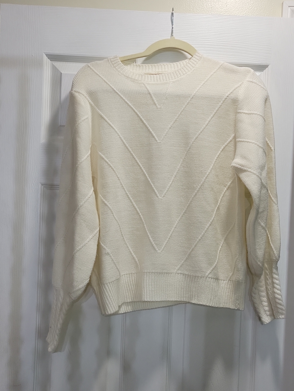 ANDREE BY UNIT Cream Chevron-Textured Crewneck Sweater